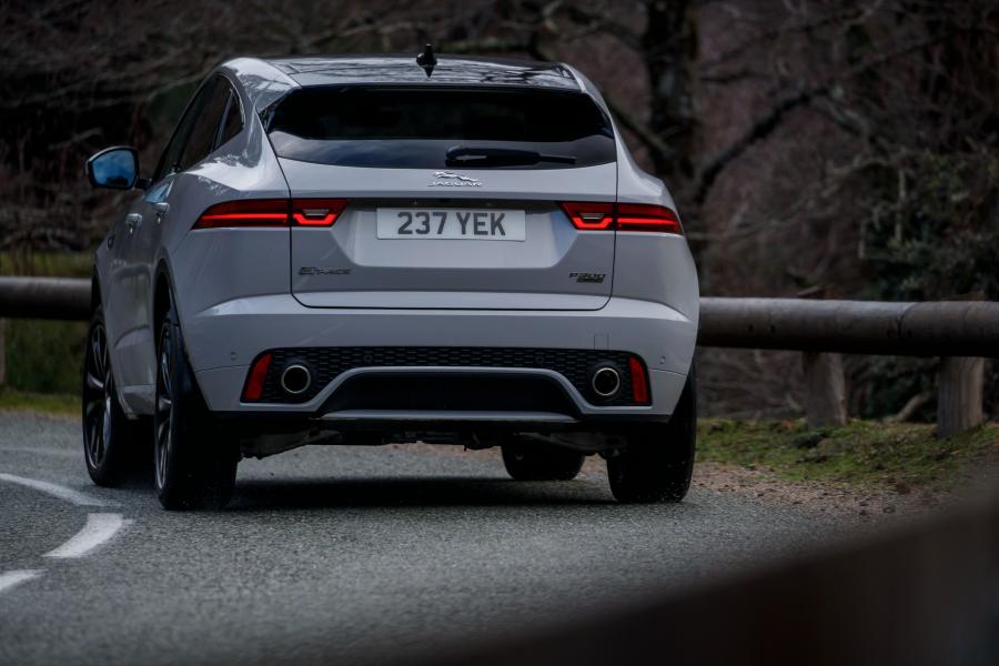  Jaguar E-Pace P300 AWD R-Dynamic 2017 года  (WW) (фото 5 из 40)